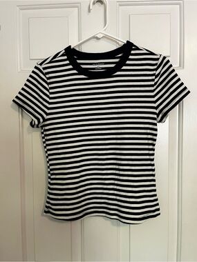 Old Navy Black & White Striped Crewneck Tee